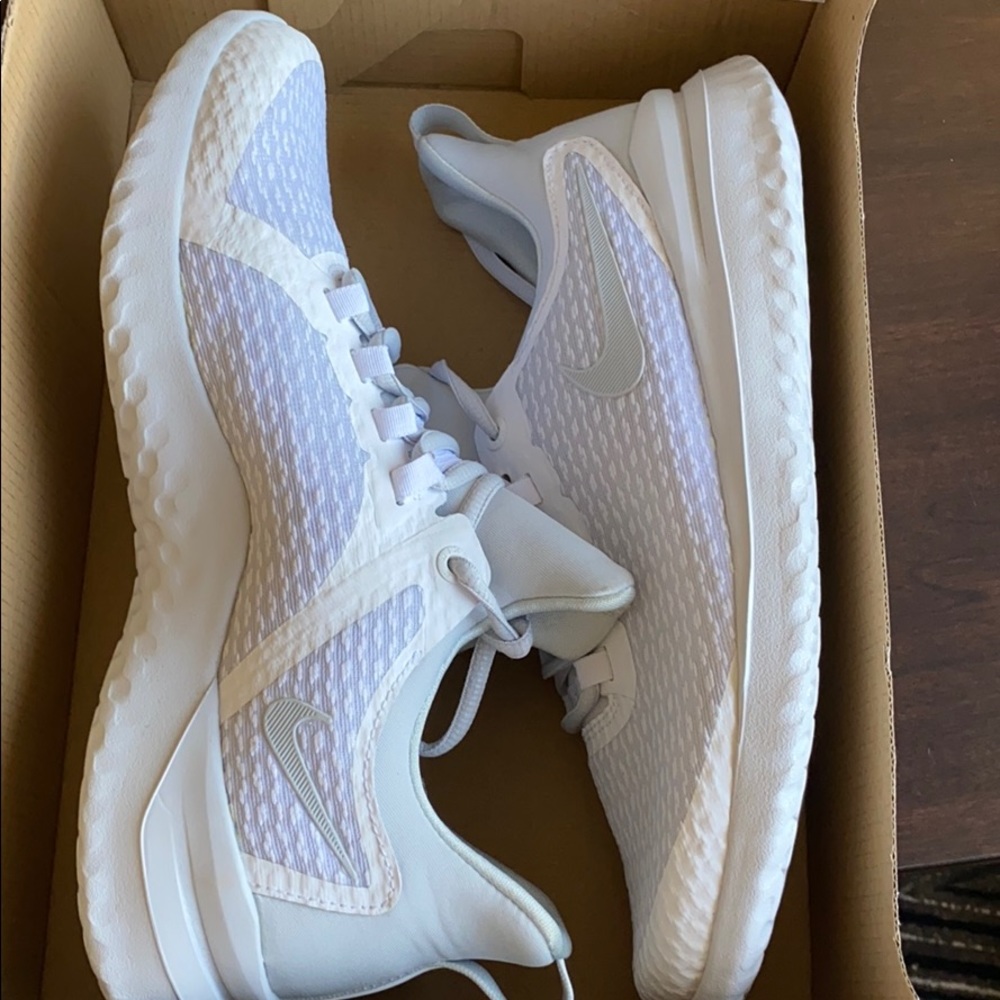 🔥Nike Renew Rival Running Pure Platinum White NWT - Picture 9 of 9